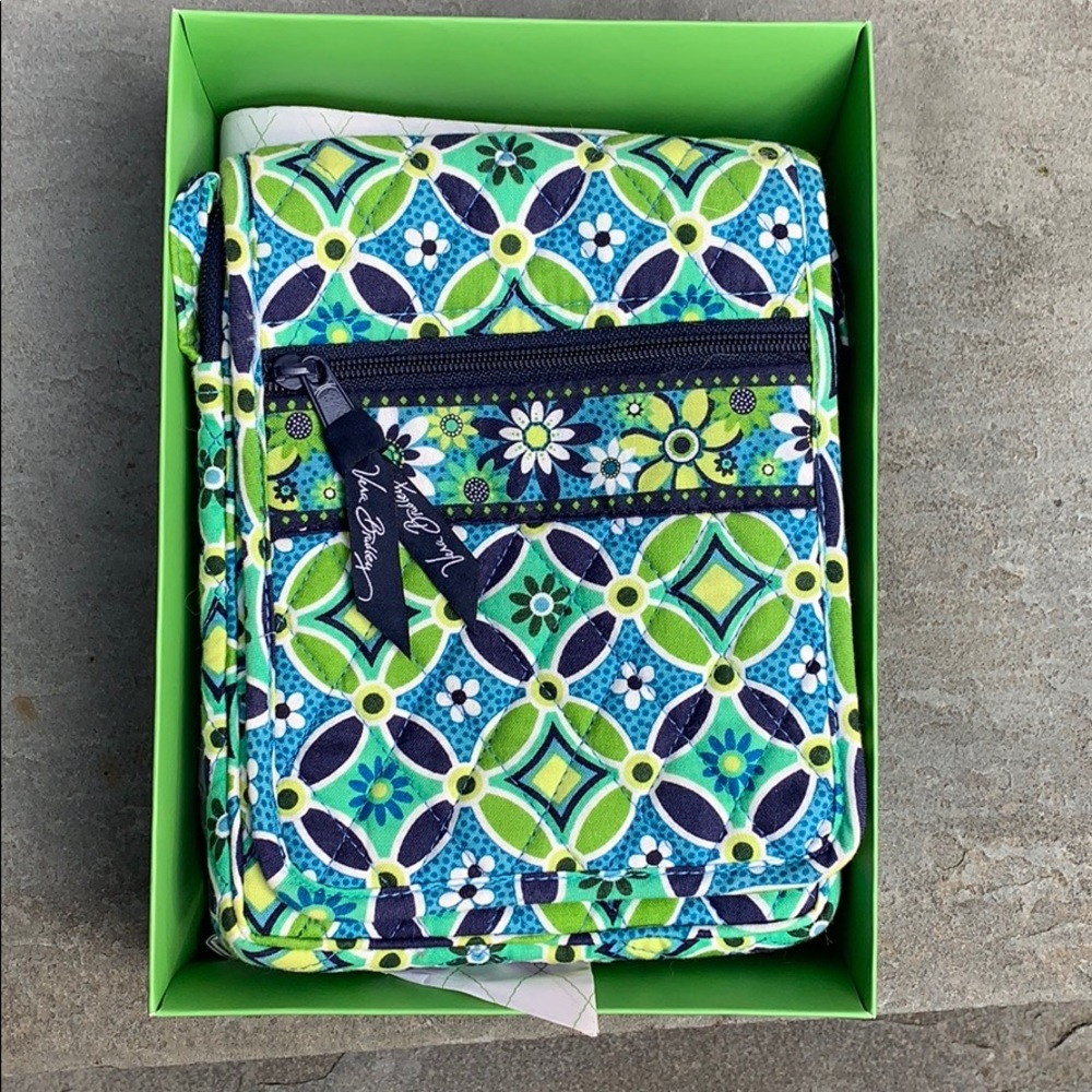 LIKE NEW Vera Bradley Cross Body